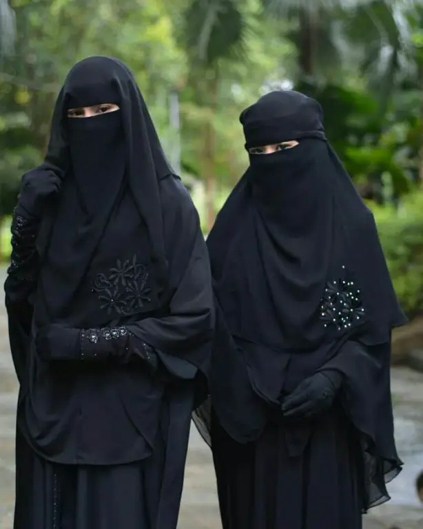 Wanita muslim berhijab