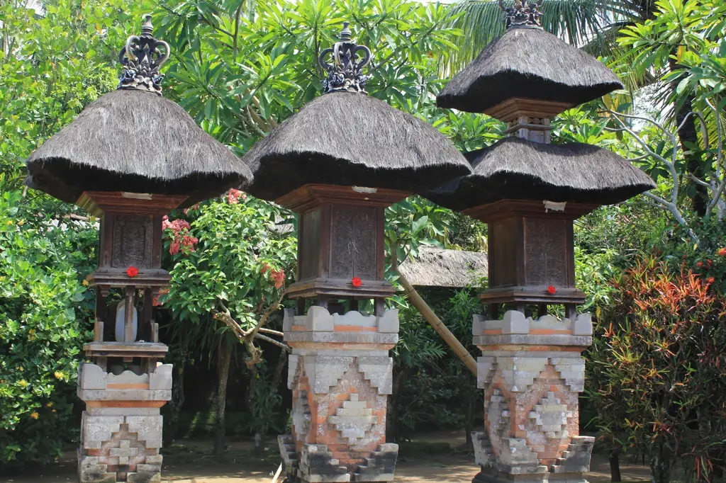 Gambar rumah adat Bali