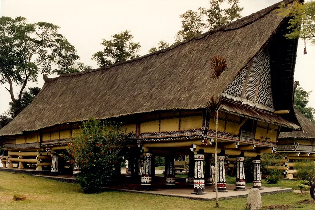 Rumah adat Kalimantan