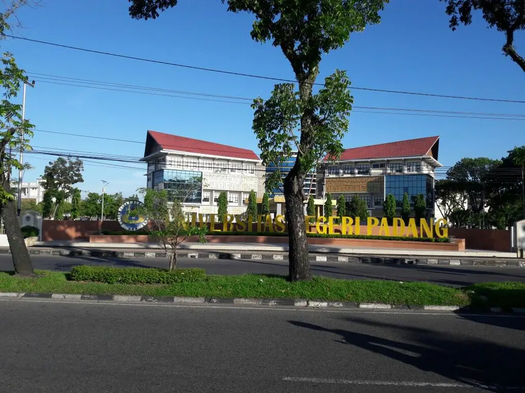 Gedung Sekolah di Padang