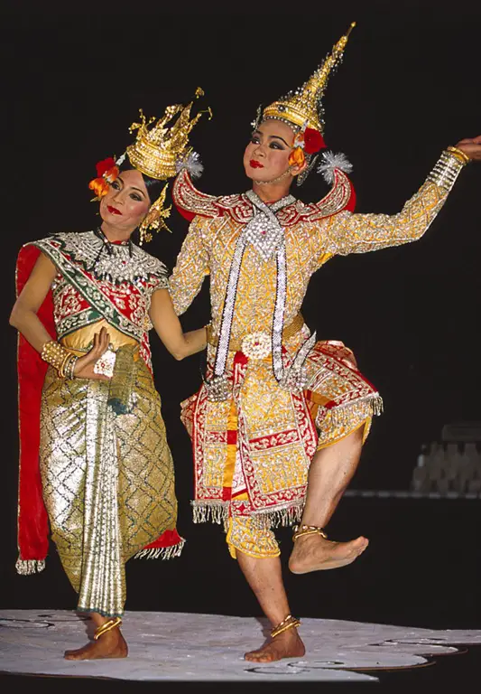 Penari tradisional Thailand yang anggun dan menawan