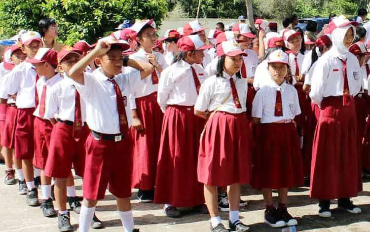 Gambar seragam sekolah SMA Negeri 116 Jakarta