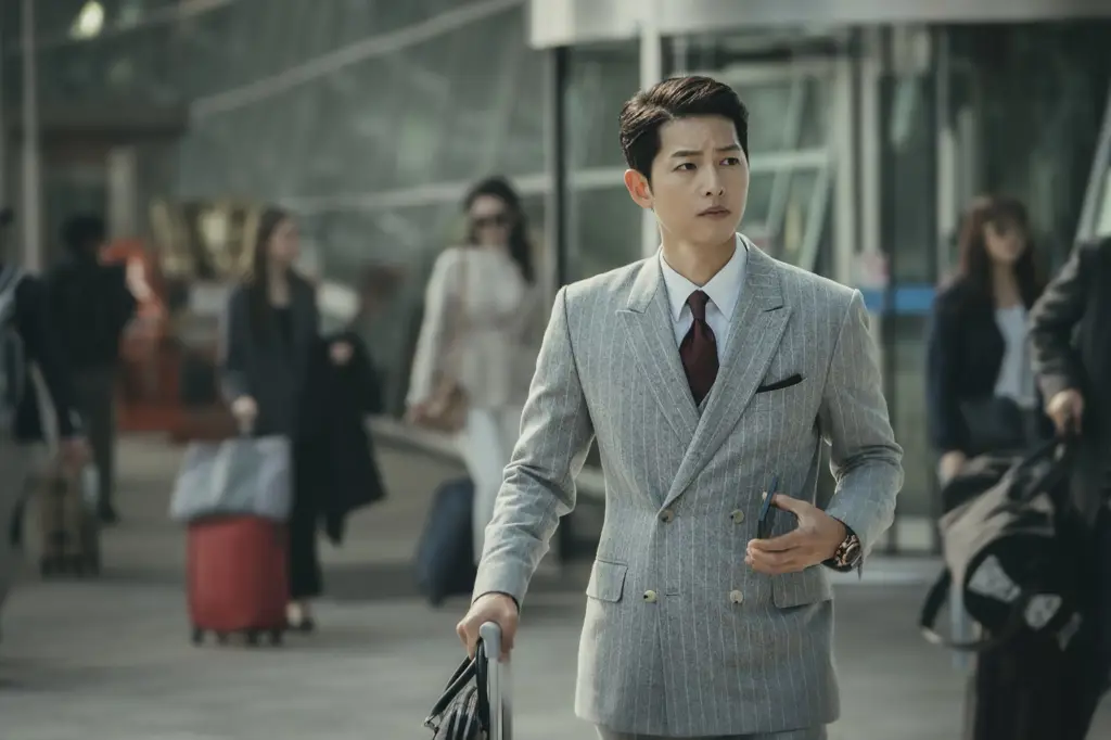 Song Joong Ki sebagai Vincenzo Cassano