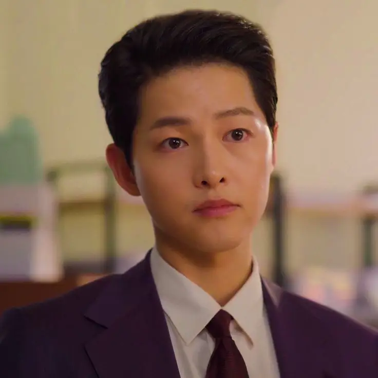 Song Joong Ki sebagai Vincenzo Cassano