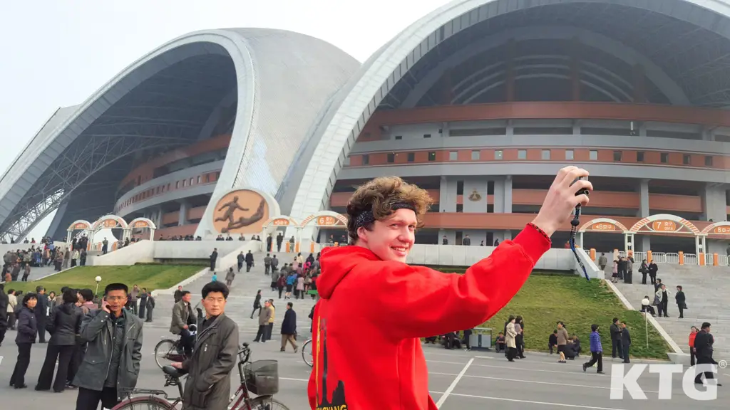 Stadion sepak bola di Korea Utara