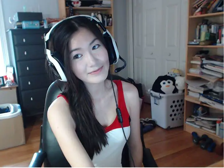 Gambar seorang streamer wanita Jepang di Bigo Live