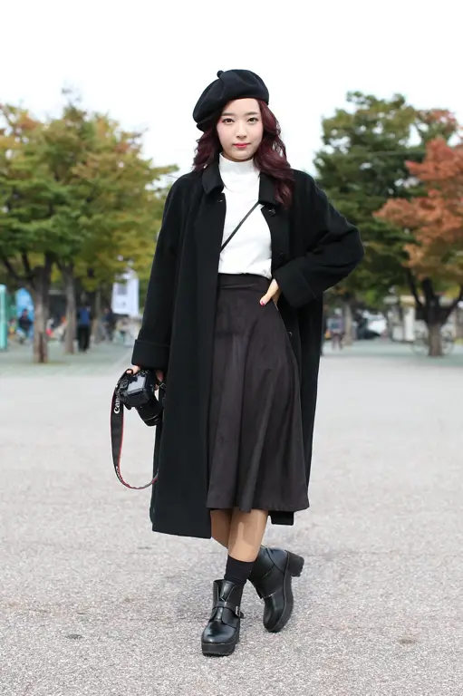 Gaya street style wanita Korea yang kasual namun tetap stylish