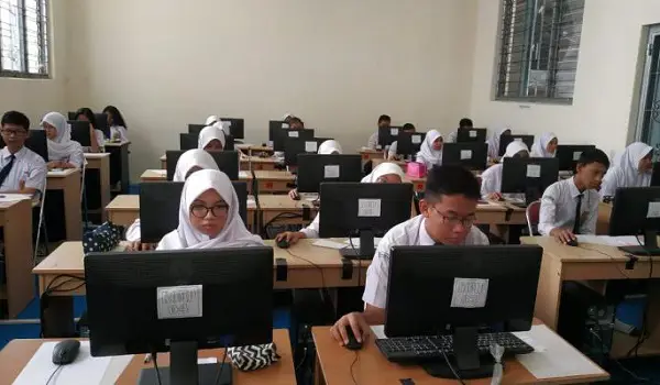 Ruang kelas di sekolah menengah pertama di Indonesia