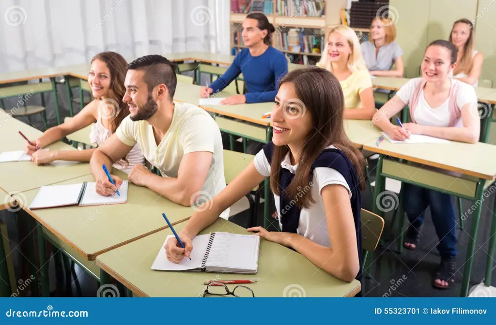 Siswa-siswi SMA Negeri 1 Telaga sedang belajar dengan gembira di kelas