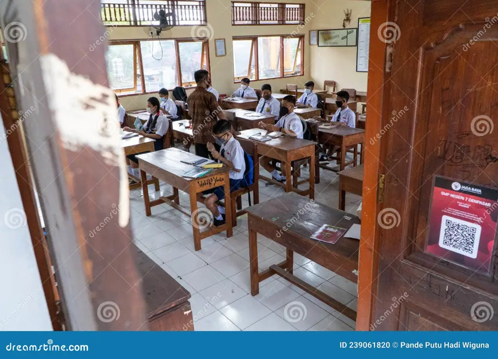 Gambar siswa belajar di kelas di Sumatera Utara