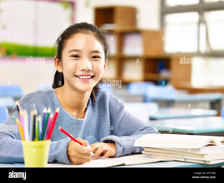 Gambar siswa yang sedang belajar dengan gembira di dalam kelas