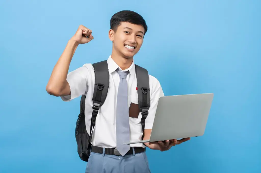 Foto siswa SMA Swadaya Bandung sedang belajar di kelas