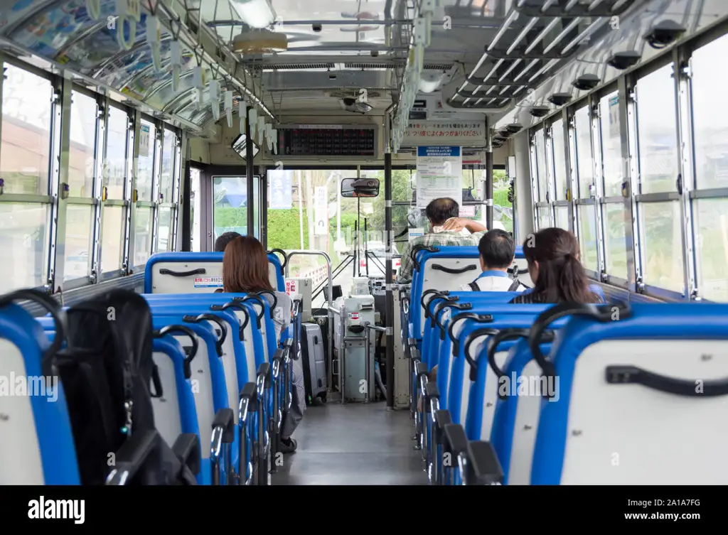 Interior bus Jepang