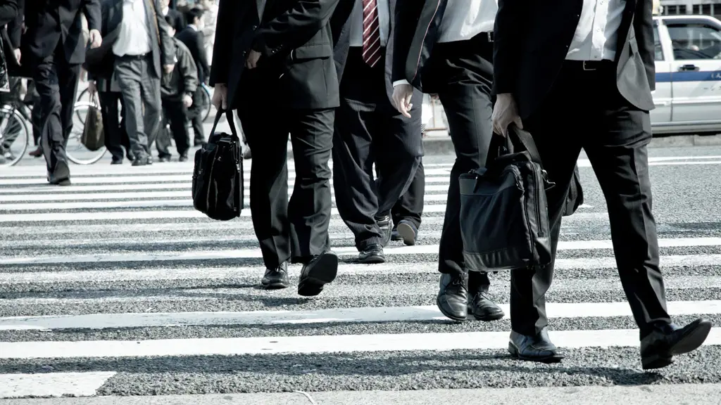 Gambar suasana kerja di Jepang yang profesional dan modern