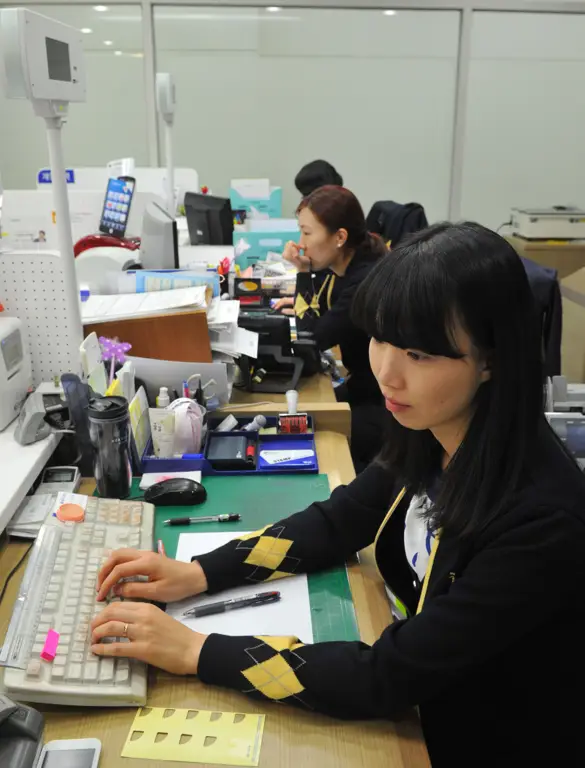 Gambar suasana tempat kerja di Korea Selatan