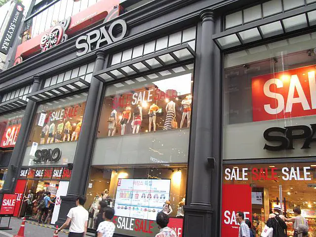 Foto interior toko Spao Korea yang nyaman dan modern