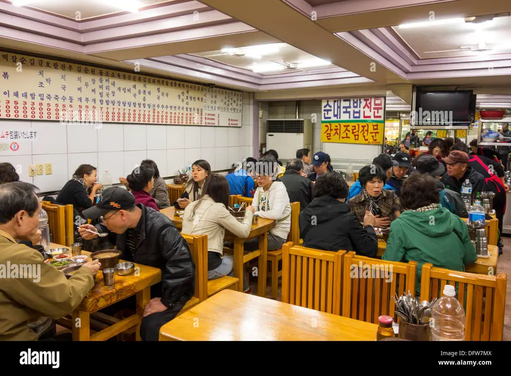 Gambar suasana restoran di Korea