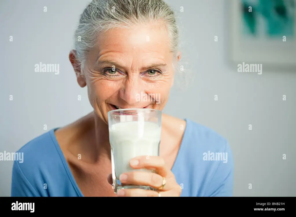 Orang dewasa sehat minum susu