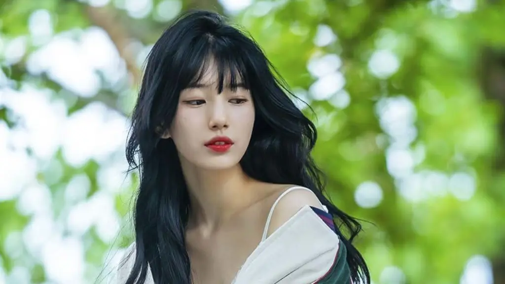 Suzy Bae sebagai pemeran utama dalam drama Start-Up