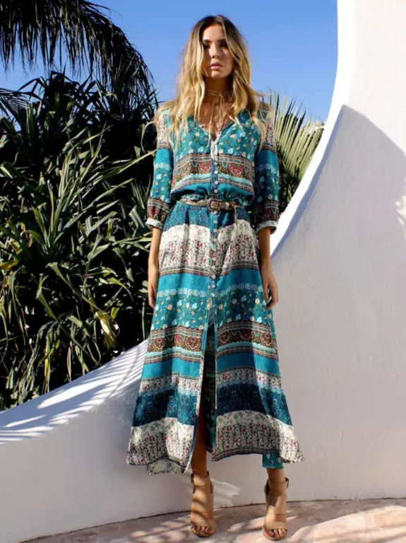 OOTD Pantai dengan Maxi Dress Gaya Bohemian