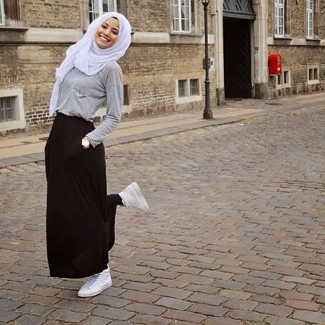 Ootd rok jeans hijab semi formal untuk acara penting