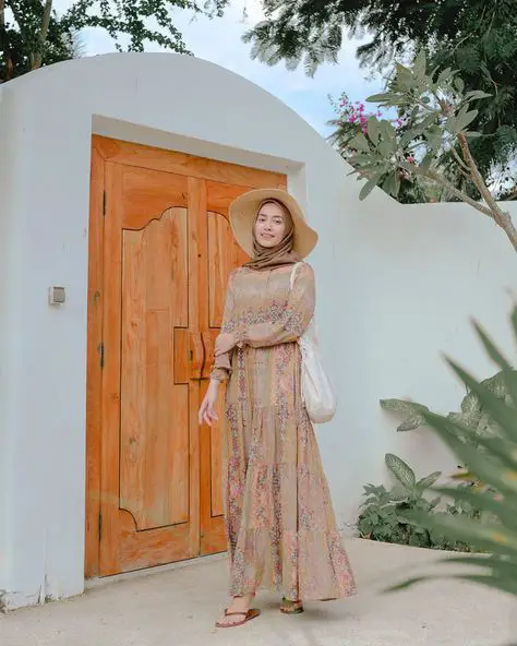 OOTD Hijab Pantai Jeans dengan Gaya Bohemian