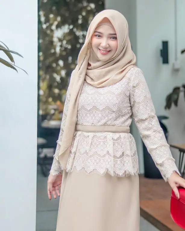 Tips padu padan kebaya brokat dan hijab