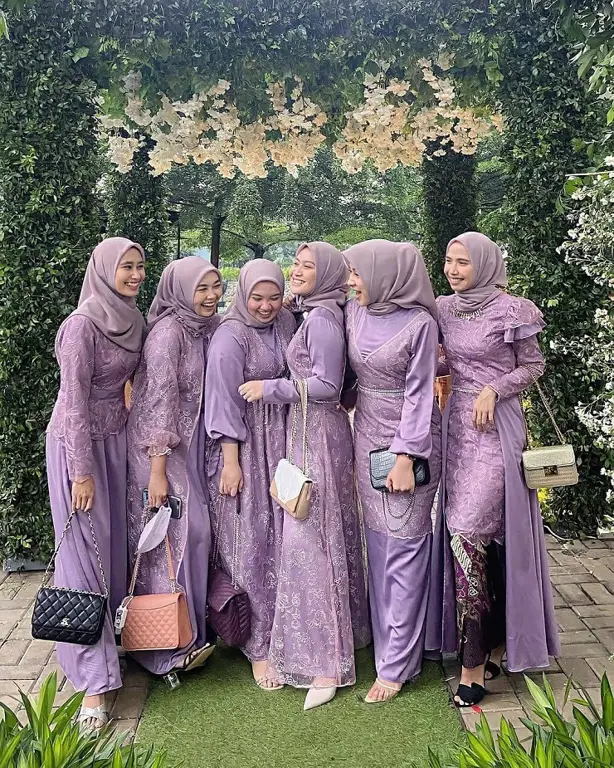 Model Baju Bridesmaid Hijab Elegan Terbaru