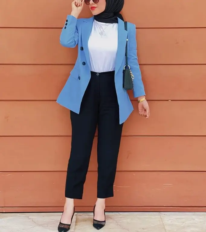 Ootd blazer hitam hijab untuk acara formal