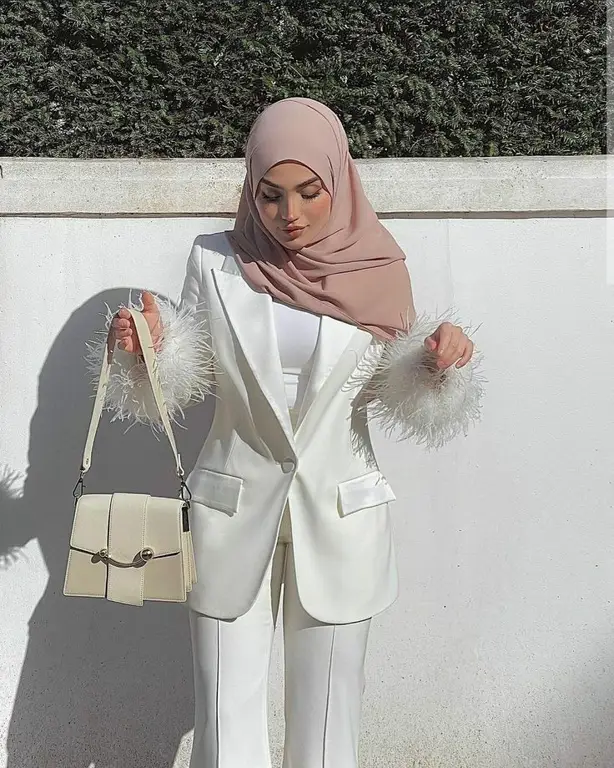 Outfit kuliah hijab yang formal dan elegan