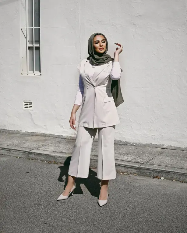 Ootd kasual hijab dengan kemeja putih