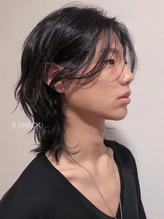 Model rambut panjang ala oppa Korea yang menawan