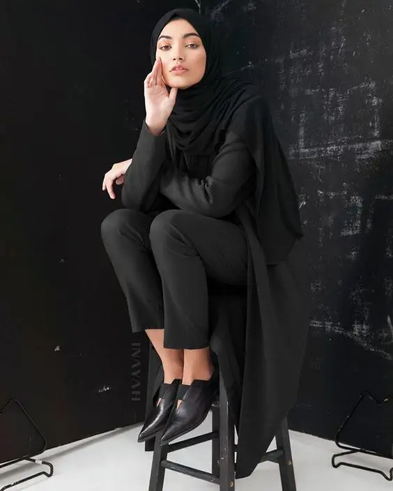 OOTD hijab untuk acara istimewa dengan baju hitam