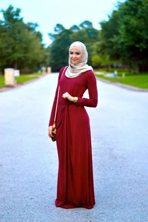 OOTD hijab formal dengan gaun merah