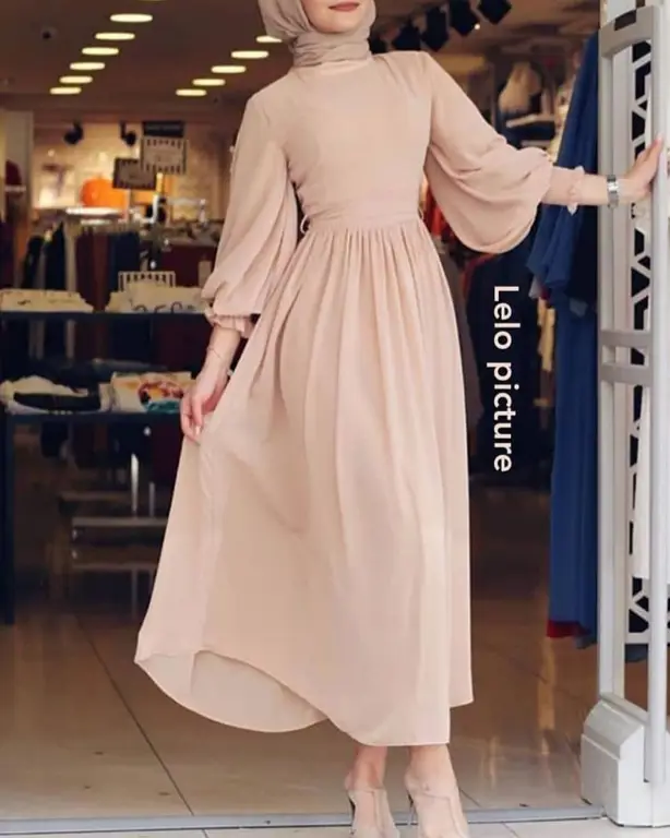 Kombinasi mini dress hijab yang stylish