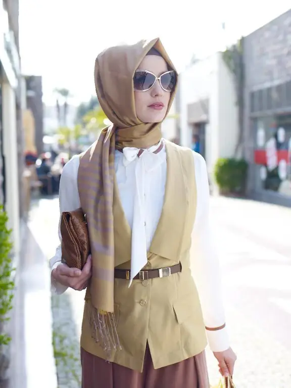 Outift hijab kantor yang stylish dan modis