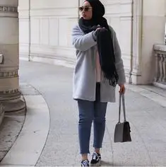 Style baju hijab simple dan minimalis untuk kerja