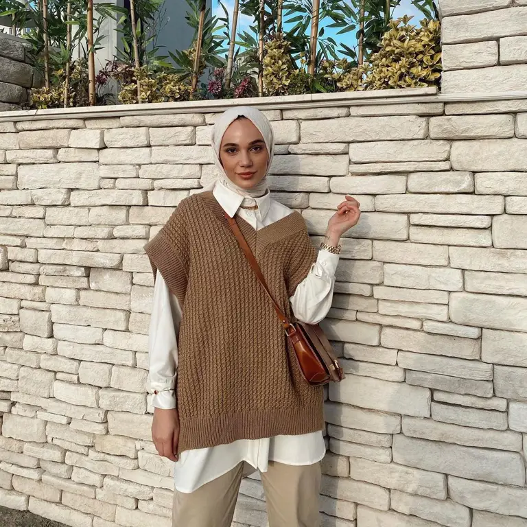 OOTD Sweater Hijab Kasual