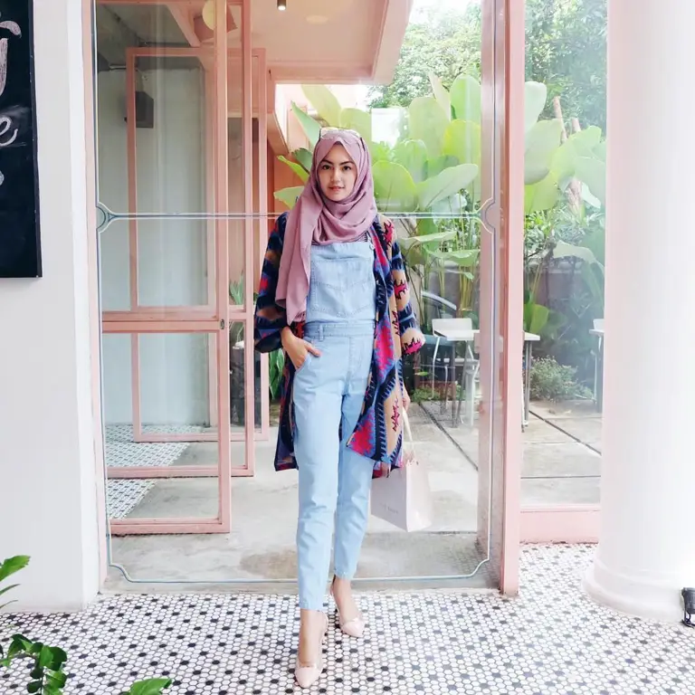 OOTD Overall Jeans Hijab Kasual