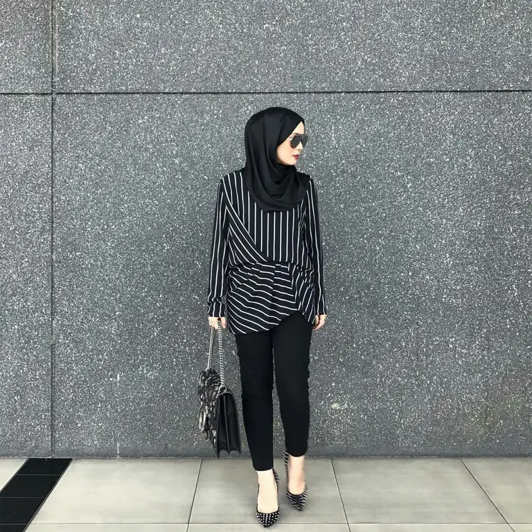 Outfit kasual hijab untuk konser musik pop