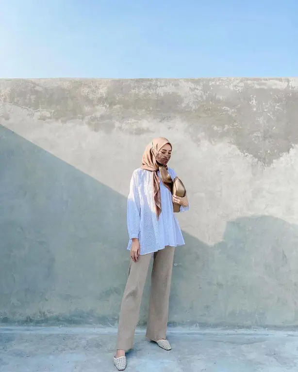 Inspirasi padu padan outfit dengan hijab warna milo