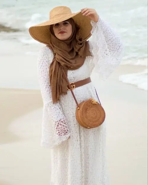 Inspirasi outfit pantai hijab yang stylish dan modis