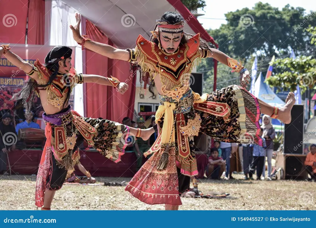 Pertunjukan tari tradisional Indonesia yang memukau