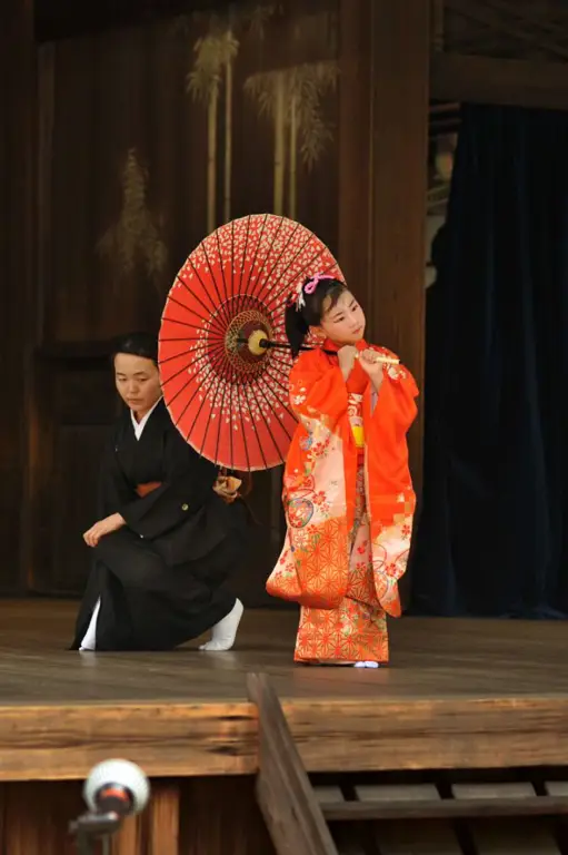 Pertunjukan tari tradisional Jepang