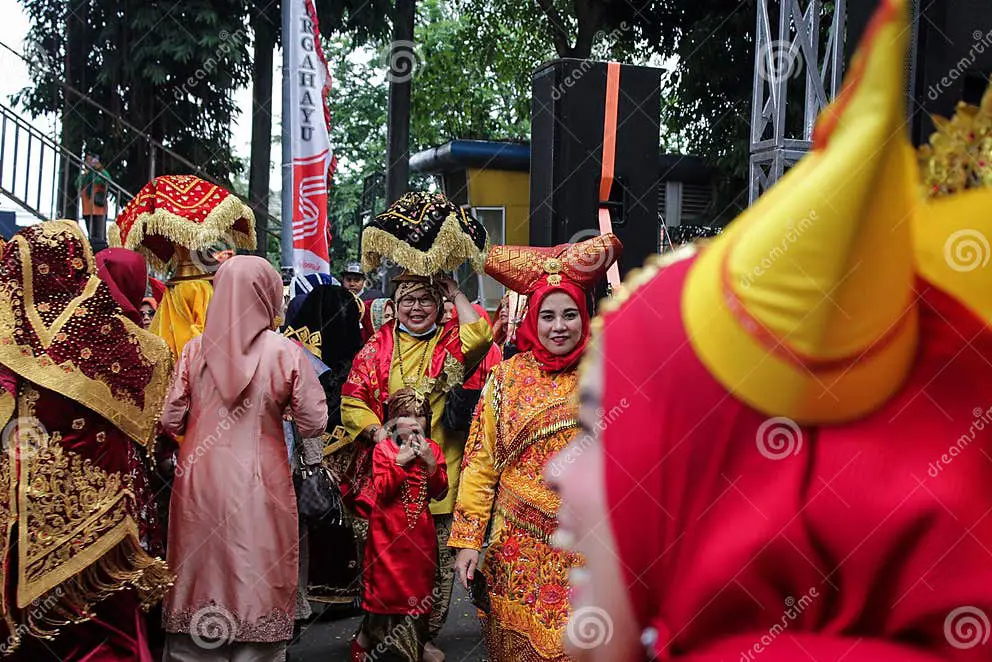 Gambar tari tradisional Minang