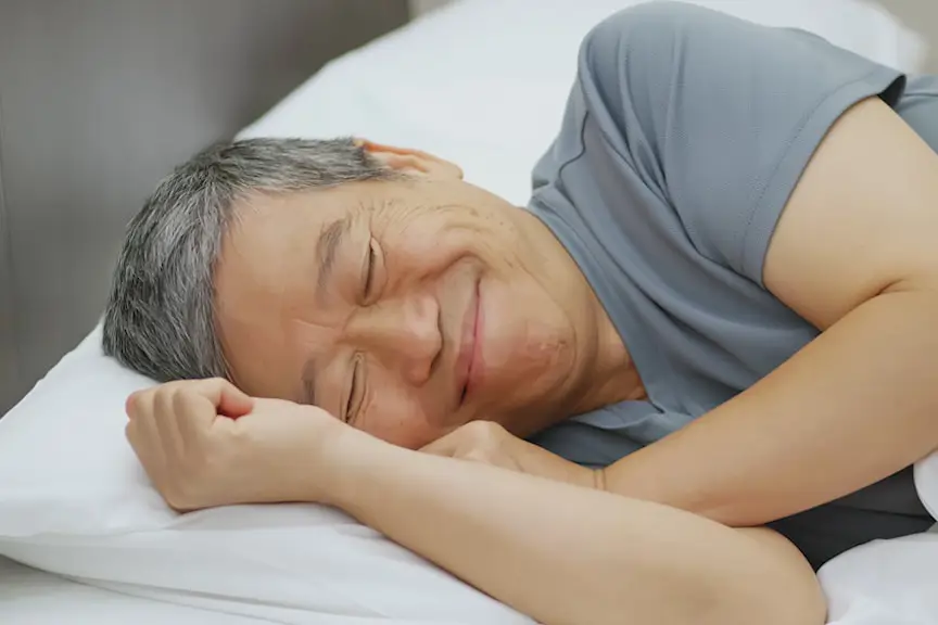 Seseorang tidur dengan nyenyak