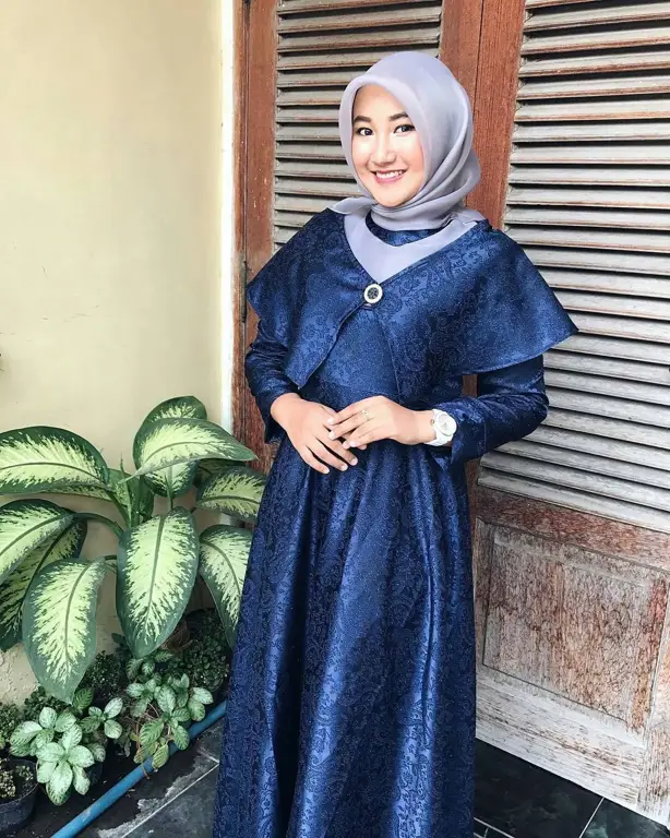 Aksesoris yang cocok untuk melengkapi penampilan kebaya modern dan hijab