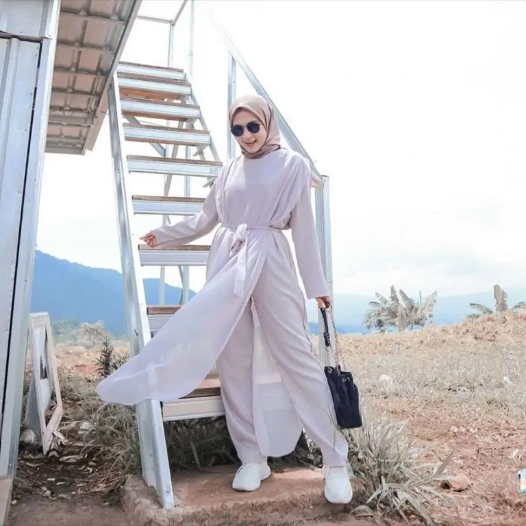 Ootd hijab stylish dengan baju kodok dan rok