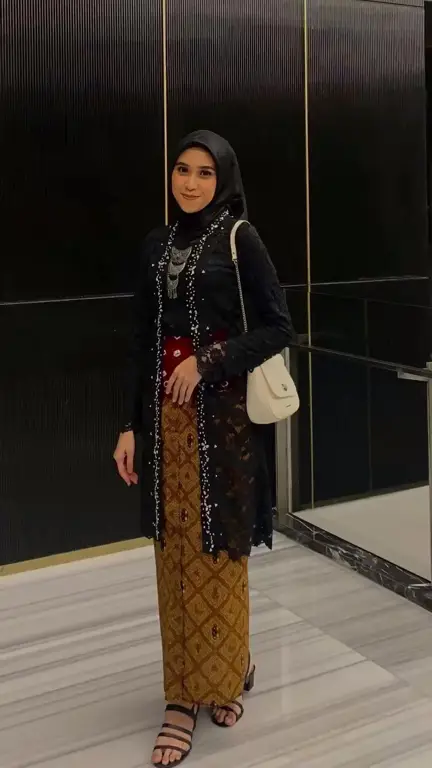 Model kebaya kutu baru hijab syar'i simple dan elegan