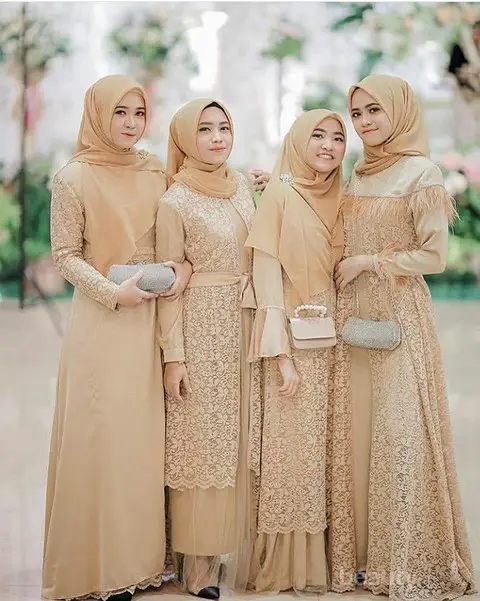 Tips dan trik dalam menata hijab untuk baju bridesmaid